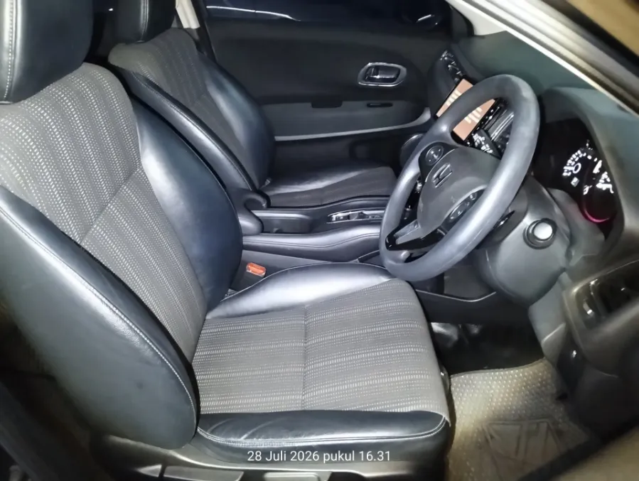 Foto Mobil Bekas Kabin Depan Honda HR-V 1.5 E tahun 2018