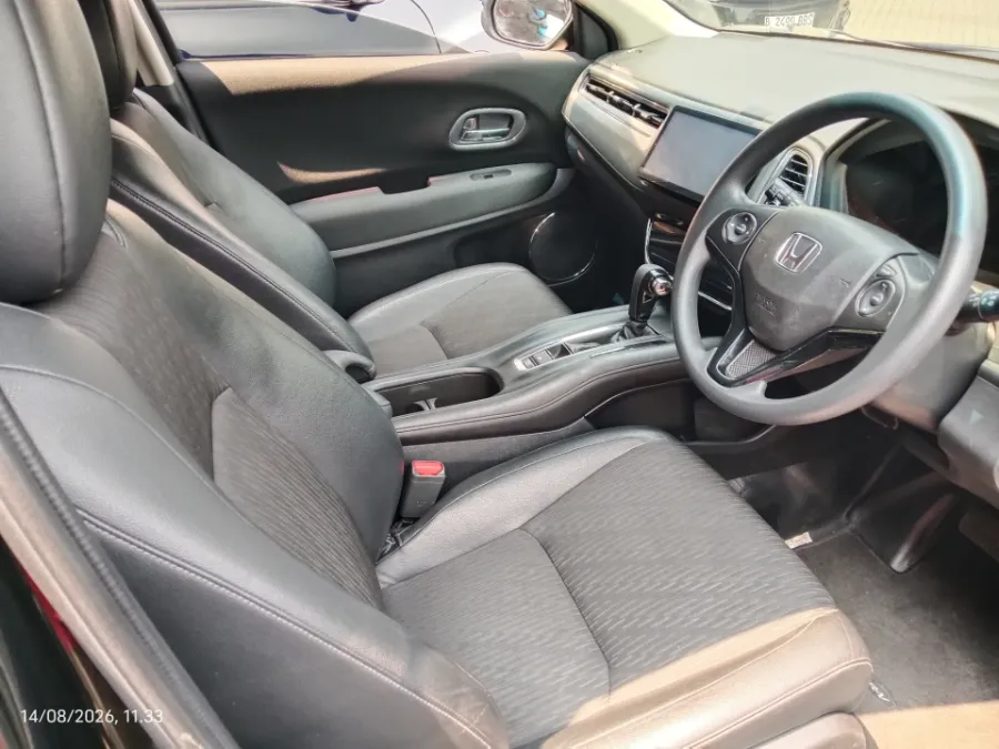 Foto Mobil Bekas Kabin Depan Honda HR-V 1.5 E tahun 2018
