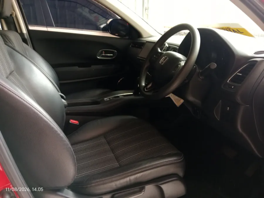 Foto Mobil Bekas Kabin Depan Honda HR-V 1.5 E tahun 2018