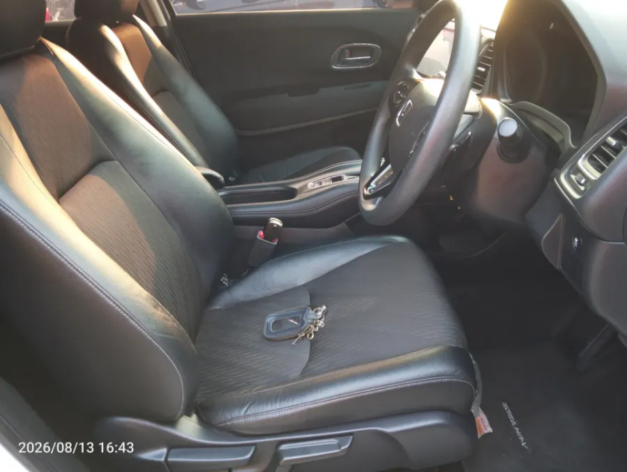 Foto Mobil Bekas Kabin Depan Honda HR-V 1.5 E tahun 2018