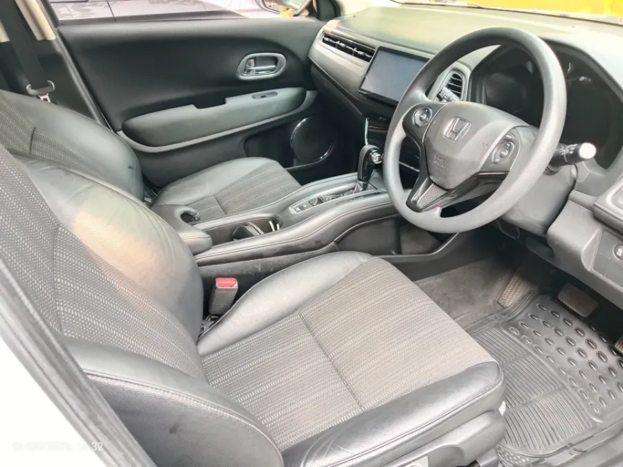 Foto Mobil Bekas Kabin Depan Honda HR-V 1.5 E tahun 2018