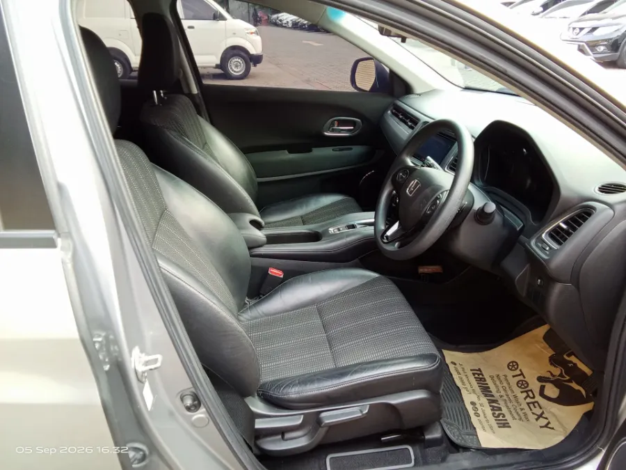 Foto Mobil Bekas Kabin Depan Honda HR-V 1.5 E tahun 2018