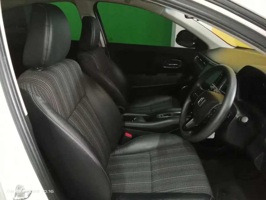 Foto Mobil Bekas Kabin Depan Honda HR-V 1.5 E tahun 2018
