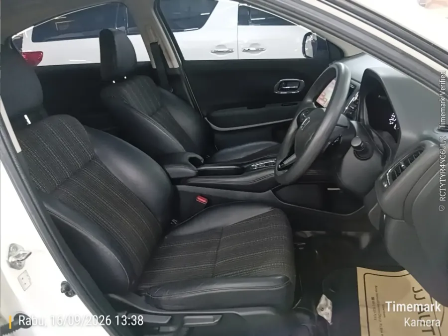 Foto Mobil Bekas Kabin Depan Honda HR-V 1.5 E tahun 2018