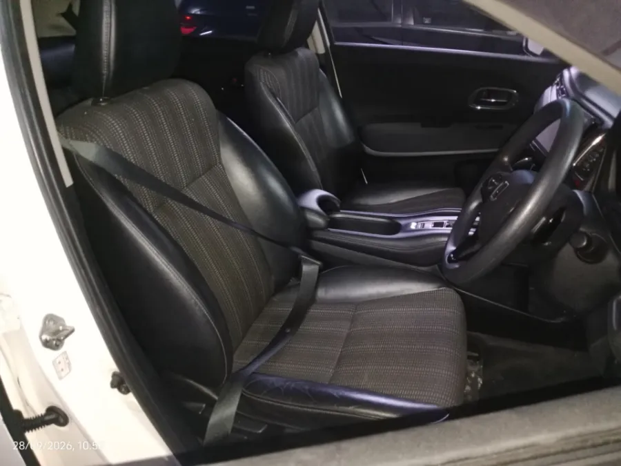 Foto Mobil Bekas Kabin Depan Honda HR-V 1.5 E tahun 2018