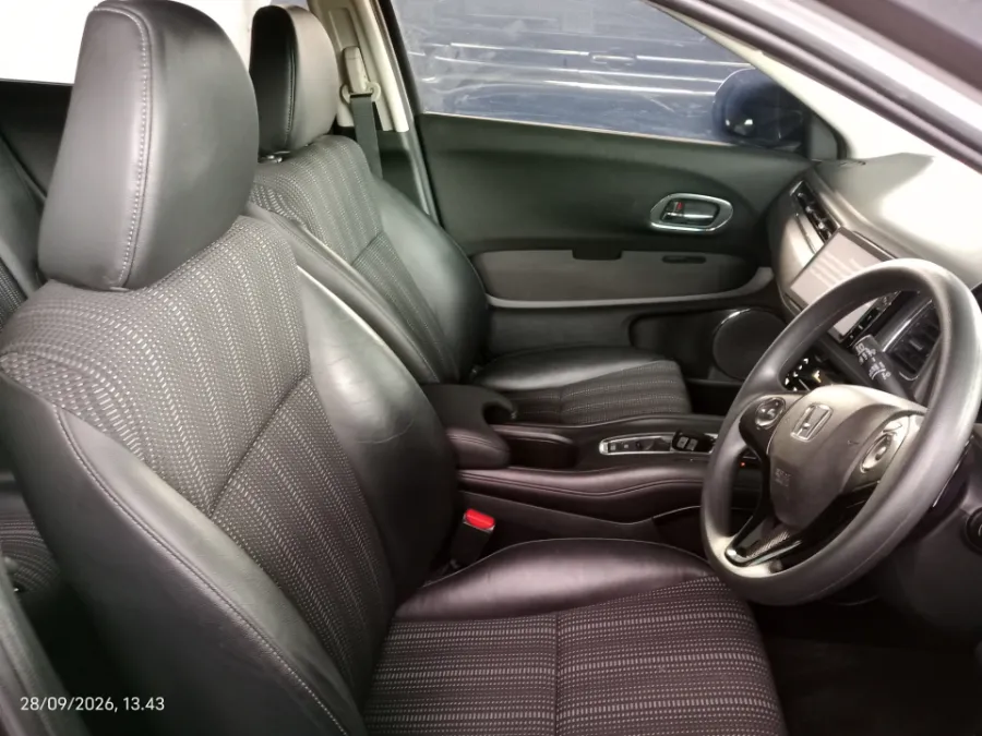 Foto Mobil Bekas Kabin Depan Honda HR-V 1.5 E tahun 2018