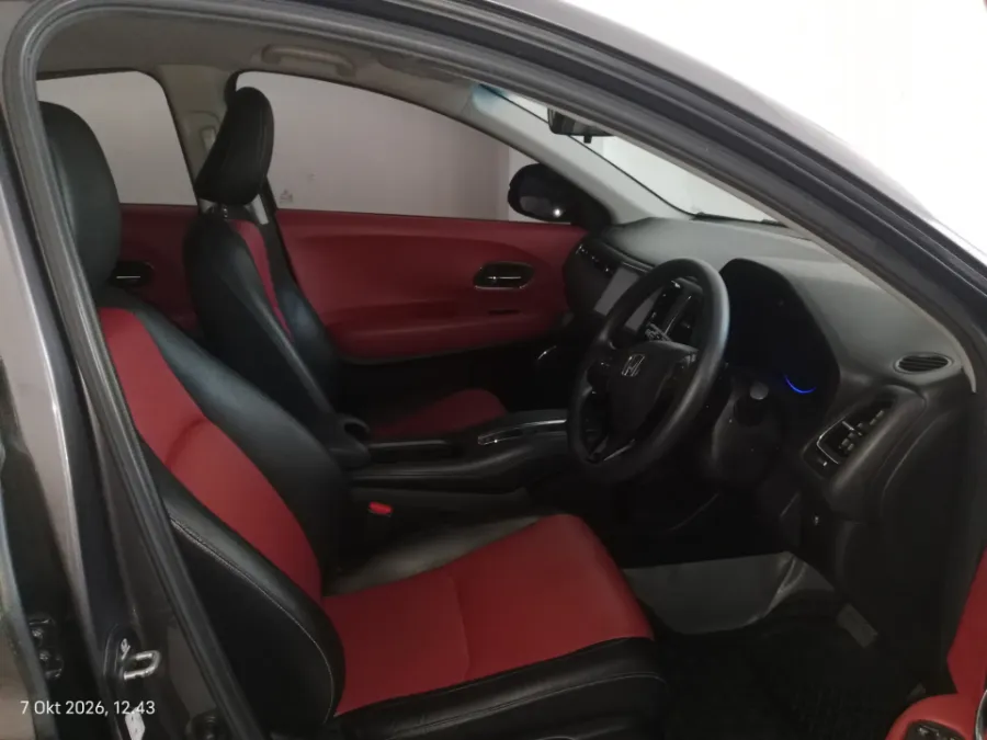 Foto Mobil Bekas Kabin Depan Honda HR-V 1.5 E tahun 2018
