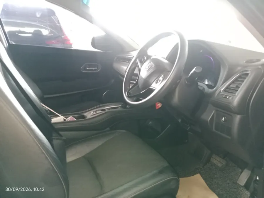 Foto Mobil Bekas Kabin Depan Honda HR-V 1.5 E tahun 2018