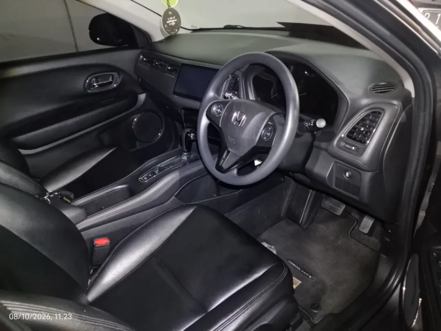 Foto Mobil Bekas Kabin Depan Honda HR-V 1.5 E tahun 2018