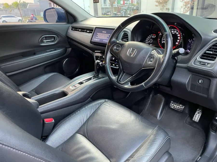 Foto Mobil Bekas Kabin Depan Honda HR-V 1.5 E tahun 2018