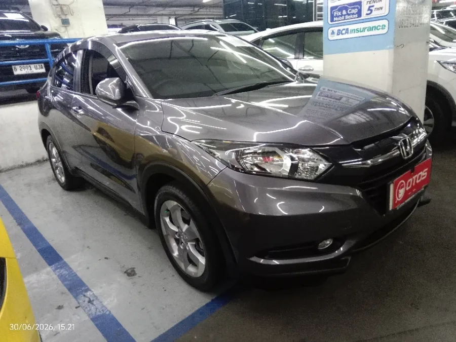 Foto Mobil Bekas Kanan Depan Honda HR-V 1.5 E tahun 2018