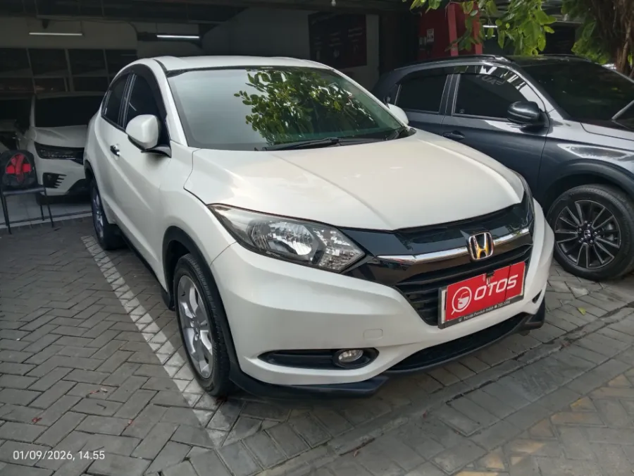 Foto Mobil Bekas Kanan Depan Honda HR-V 1.5 E tahun 2018