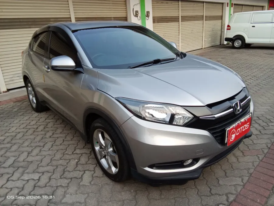 Foto Mobil Bekas Kanan Depan Honda HR-V 1.5 E tahun 2018