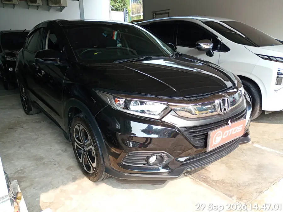 Foto Mobil Bekas Kanan Depan Honda HR-V 1.5 E tahun 2018