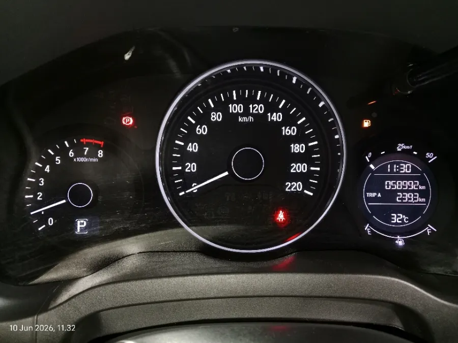 Foto Mobil Bekas Odometer Honda HR-V 1.5 E tahun 2018