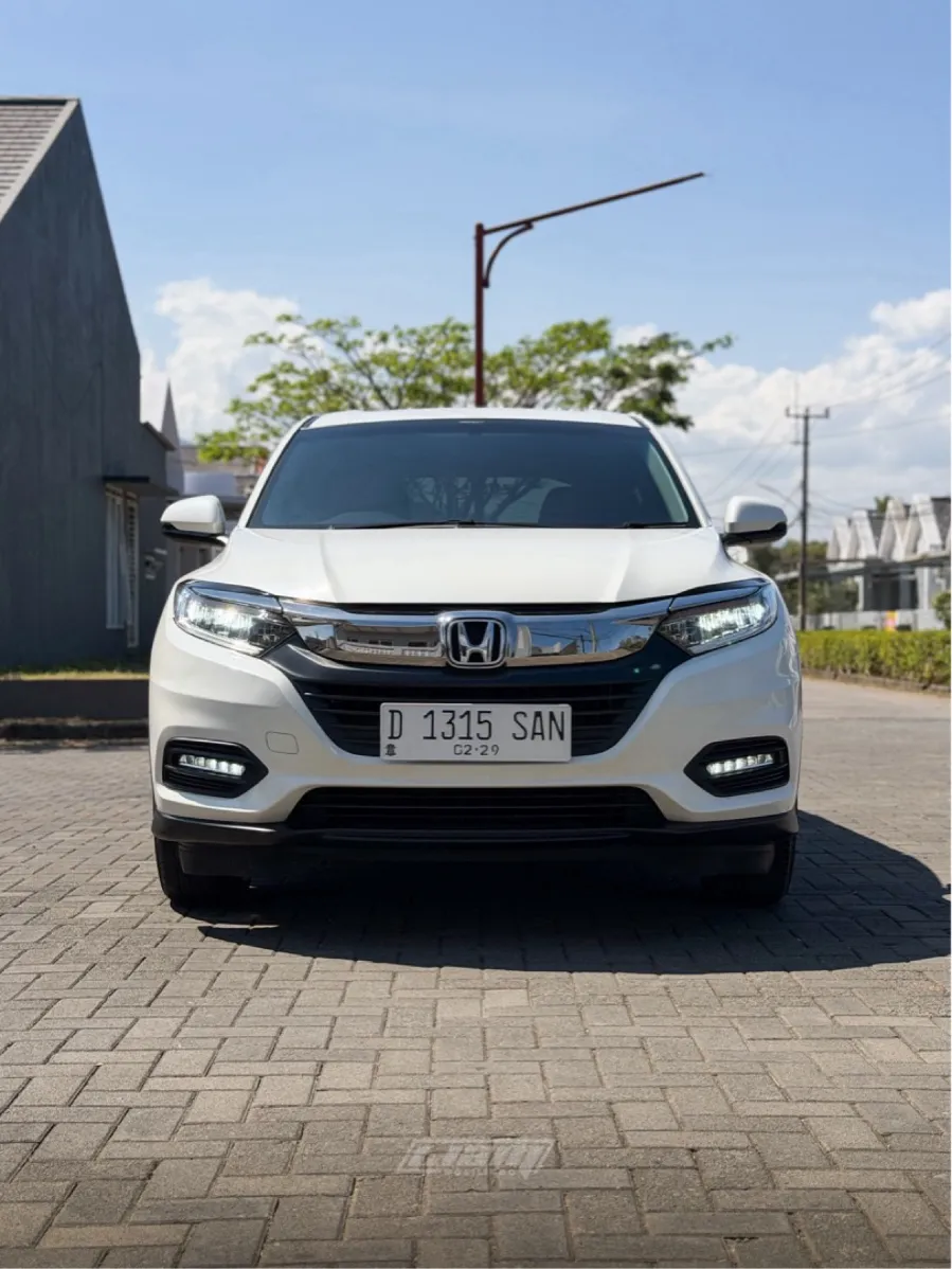 Foto Mobil Bekas Tampak Depan Honda HR-V 1.5 E tahun 2018