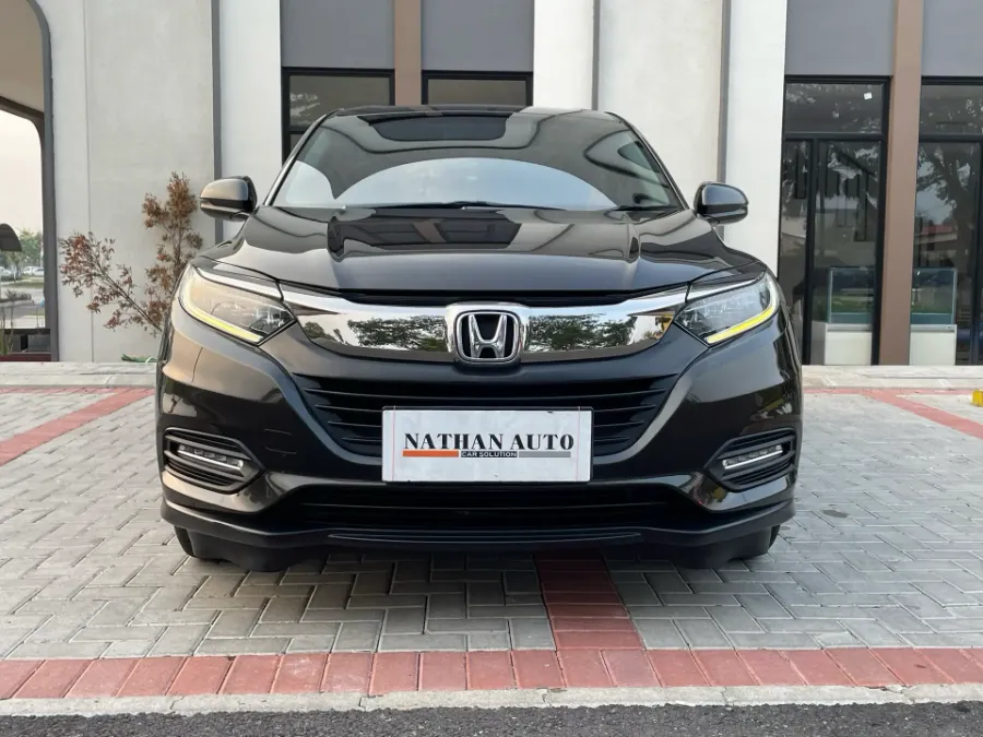Foto Mobil Bekas Tampak Depan Honda HR-V 1.5 E tahun 2018