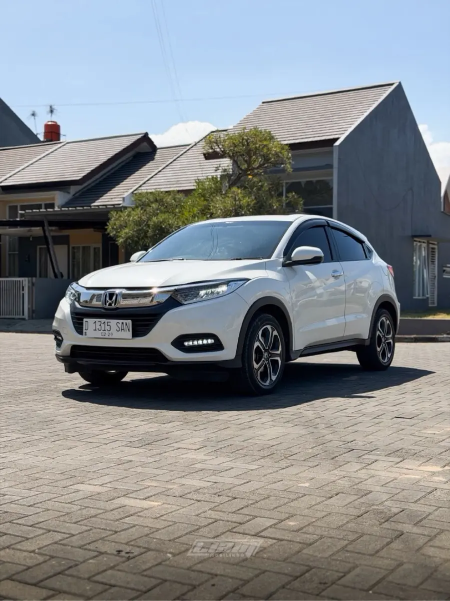 Foto Mobil Bekas Tampak Samping Honda HR-V 1.5 E tahun 2018