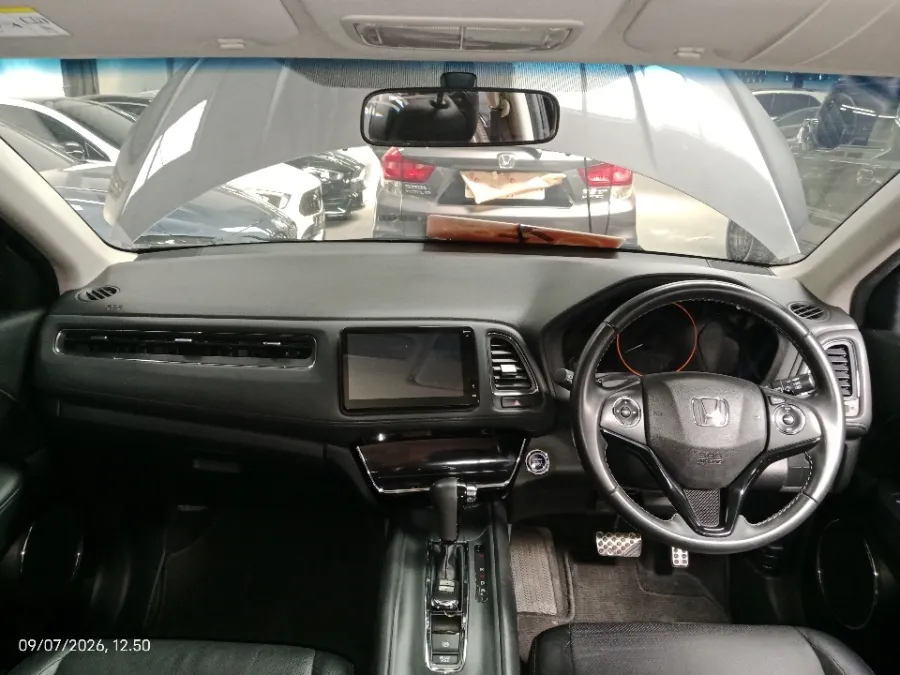 Foto Mobil Bekas Dashboard Honda HR-V 1.5 E tahun 2019