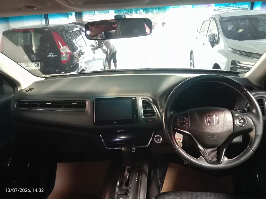 Foto Mobil Bekas Dashboard Honda HR-V 1.5 E tahun 2019