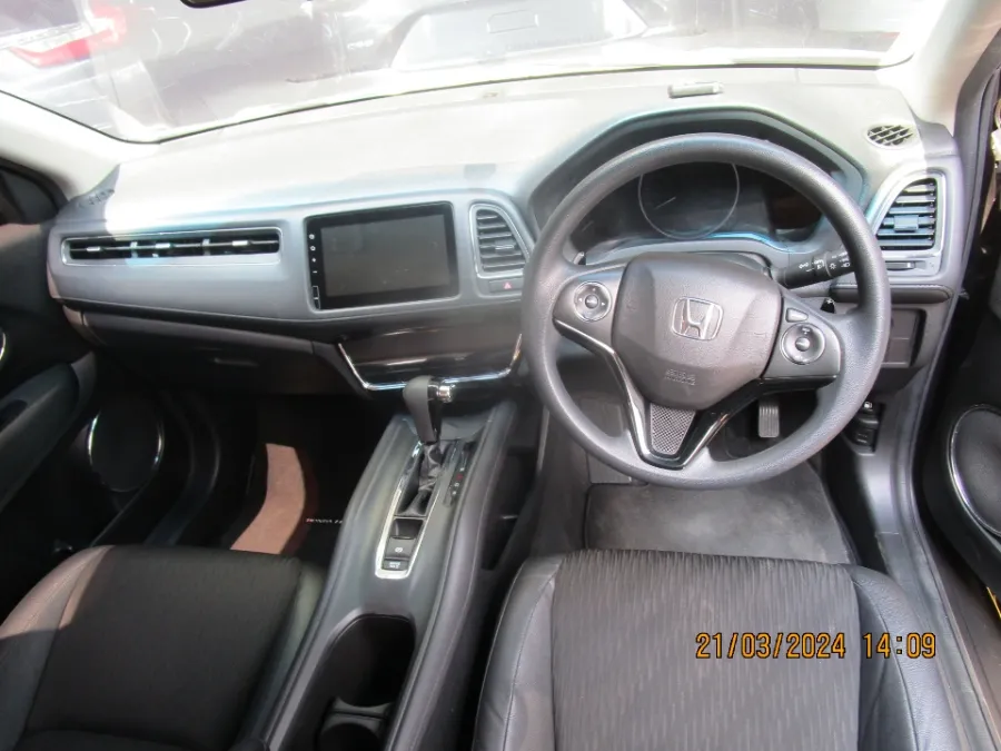 Foto Mobil Bekas Dashboard Honda HR-V 1.5 E tahun 2019