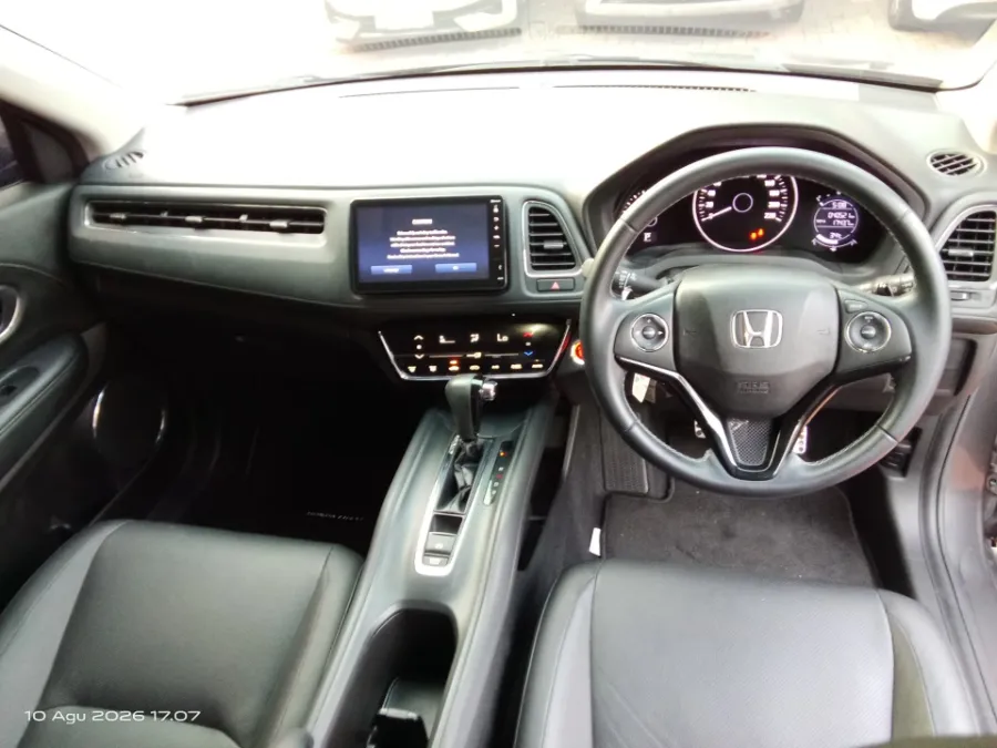 Foto Mobil Bekas Dashboard Honda HR-V 1.5 E tahun 2019