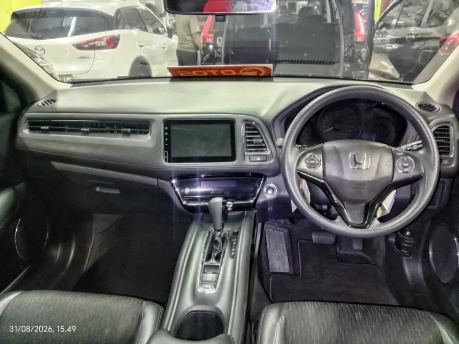 Foto Mobil Bekas Dashboard Honda HR-V 1.5 E tahun 2019