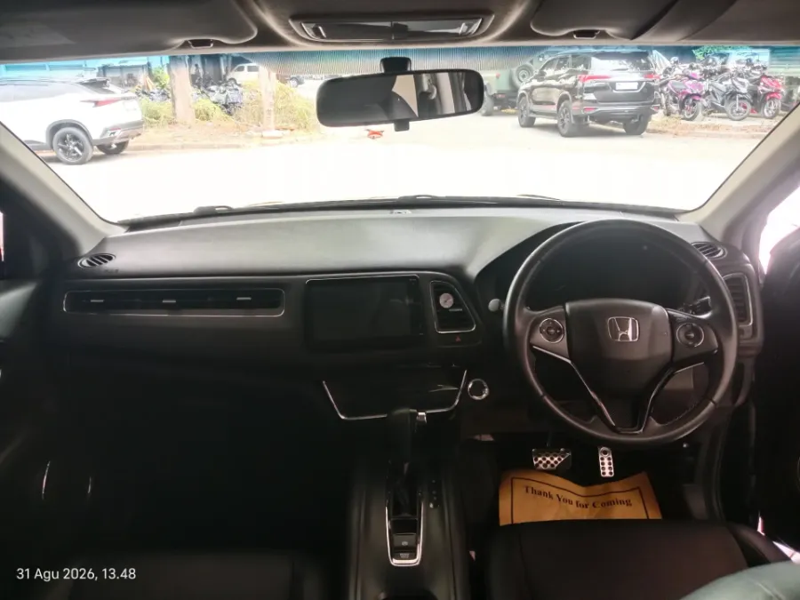 Foto Mobil Bekas Dashboard Honda HR-V 1.5 E tahun 2019