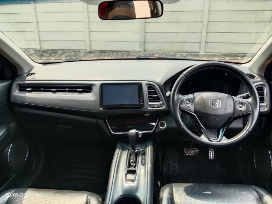 Foto Mobil Bekas Dashboard Honda HR-V 1.5 E tahun 2019