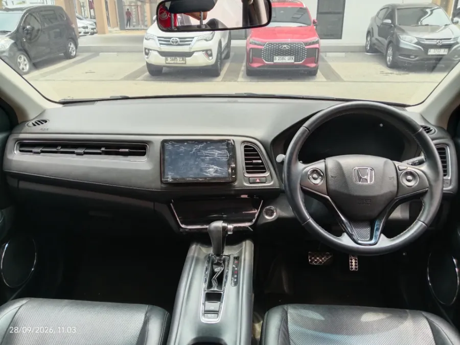 Foto Mobil Bekas Dashboard Honda HR-V 1.5 E tahun 2019