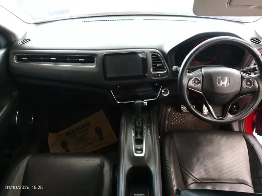 Foto Mobil Bekas Dashboard Honda HR-V 1.5 E tahun 2019