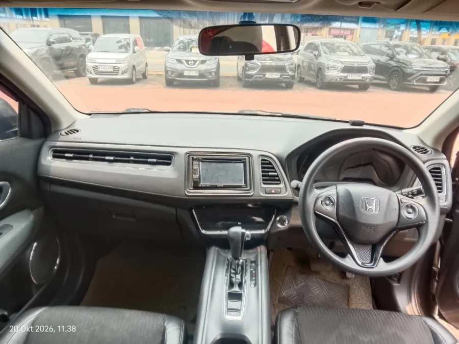 Foto Mobil Bekas Dashboard Honda HR-V 1.5 E tahun 2019