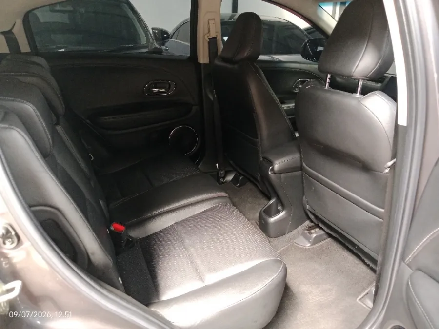Foto Mobil Bekas Kabin Belakang Honda HR-V 1.5 E tahun 2019