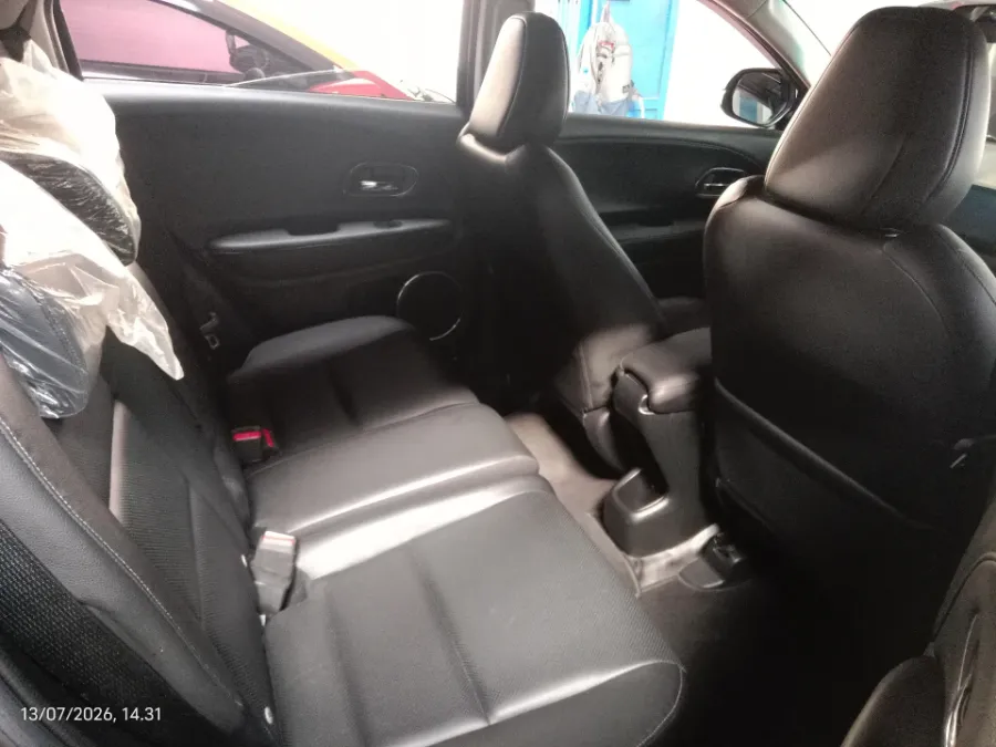 Foto Mobil Bekas Kabin Belakang Honda HR-V 1.5 E tahun 2019