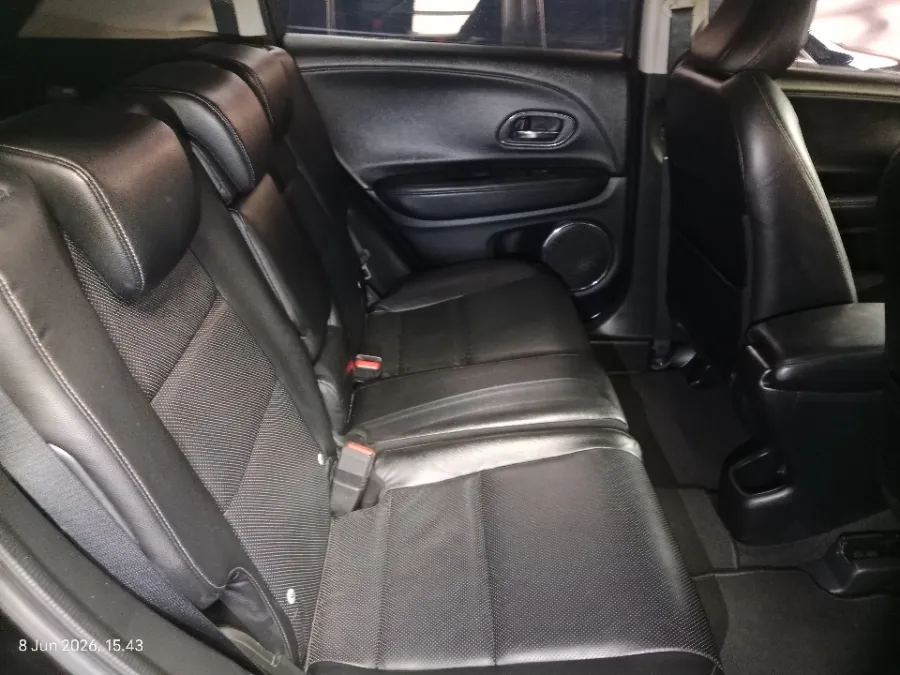 Foto Mobil Bekas Kabin Belakang Honda HR-V 1.5 E tahun 2019