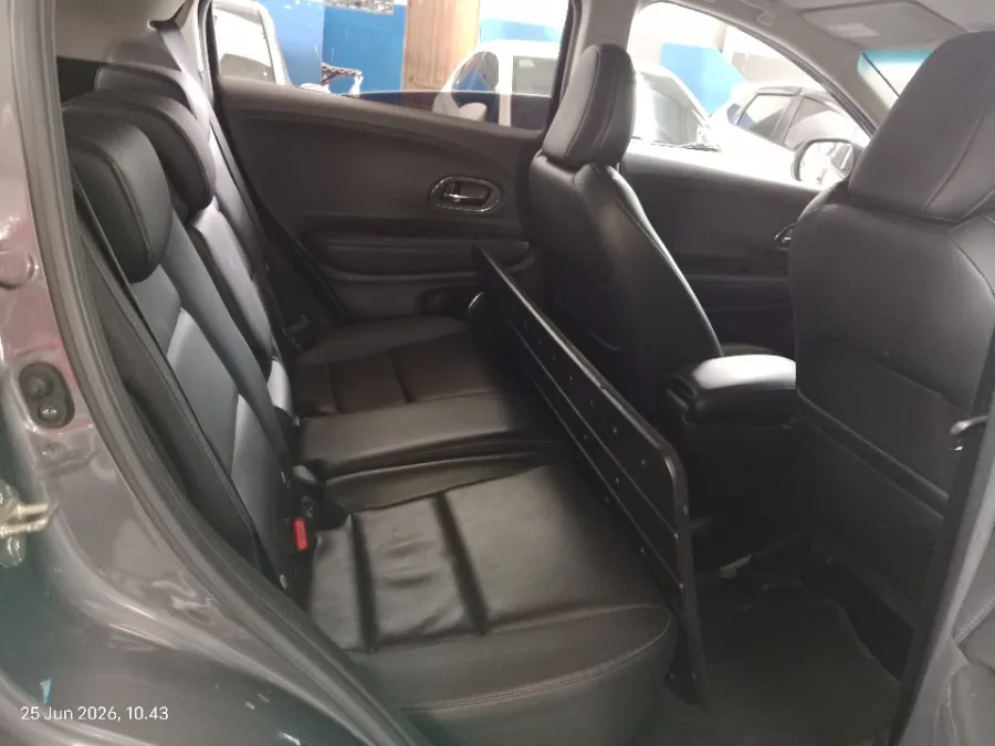 Foto Mobil Bekas Kabin Belakang Honda HR-V 1.5 E tahun 2019
