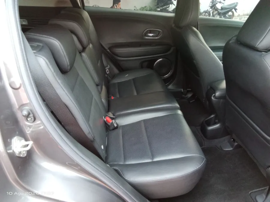 Foto Mobil Bekas Kabin Belakang Honda HR-V 1.5 E tahun 2019