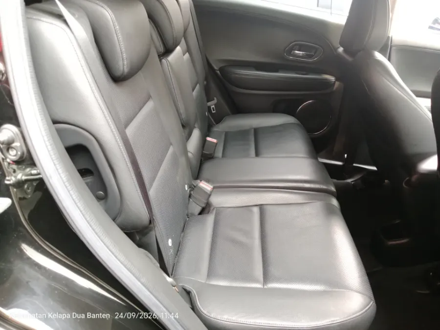 Foto Mobil Bekas Kabin Belakang Honda HR-V 1.5 E tahun 2019