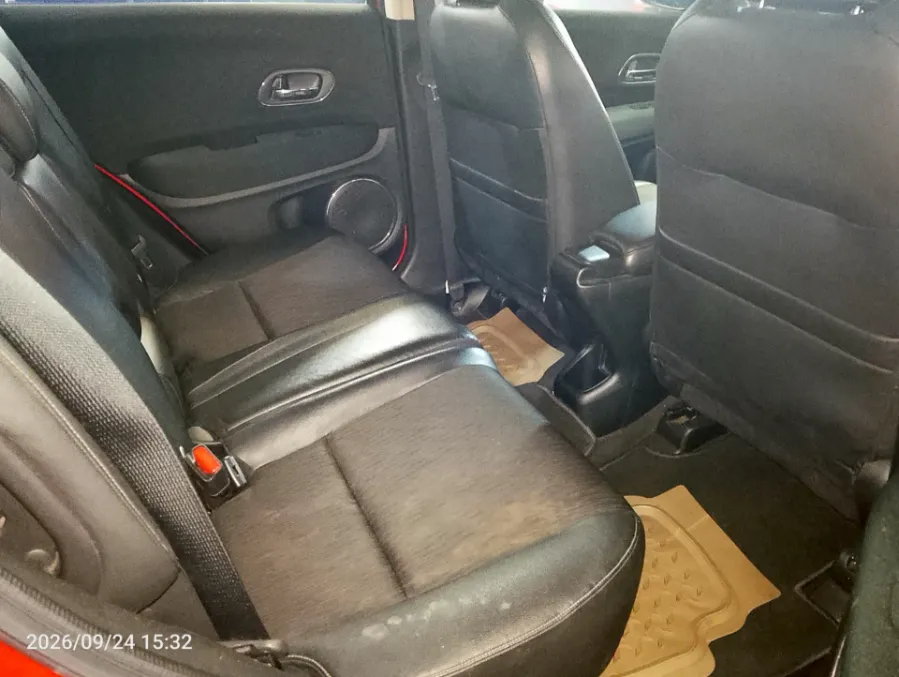 Foto Mobil Bekas Kabin Belakang Honda HR-V 1.5 E tahun 2019