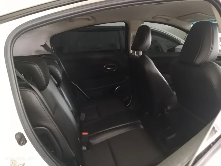 Foto Mobil Bekas Kabin Belakang Honda HR-V 1.5 E tahun 2019