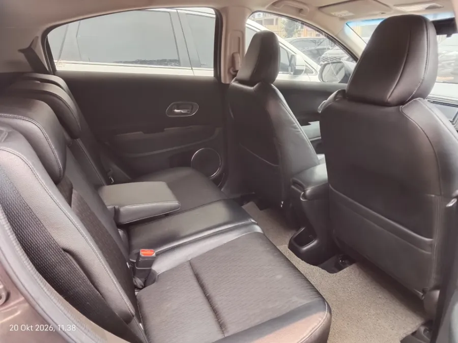 Foto Mobil Bekas Kabin Belakang Honda HR-V 1.5 E tahun 2019