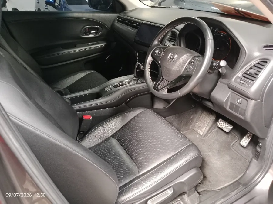 Foto Mobil Bekas Kabin Depan Honda HR-V 1.5 E tahun 2019