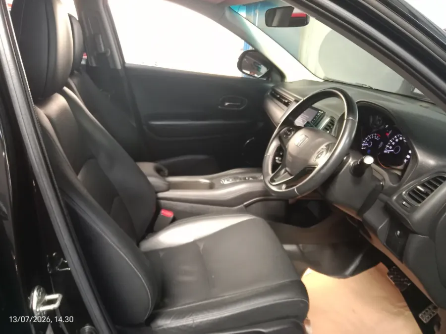 Foto Mobil Bekas Kabin Depan Honda HR-V 1.5 E tahun 2019