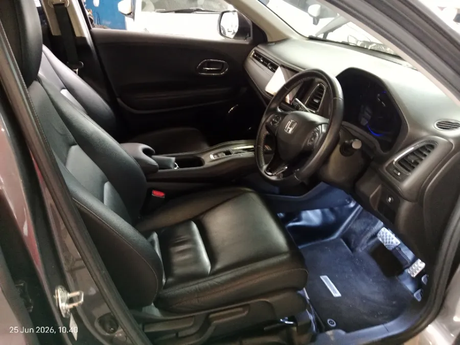 Foto Mobil Bekas Kabin Depan Honda HR-V 1.5 E tahun 2019