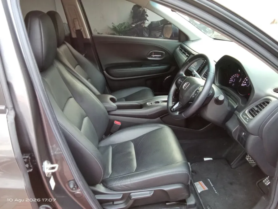 Foto Mobil Bekas Kabin Depan Honda HR-V 1.5 E tahun 2019