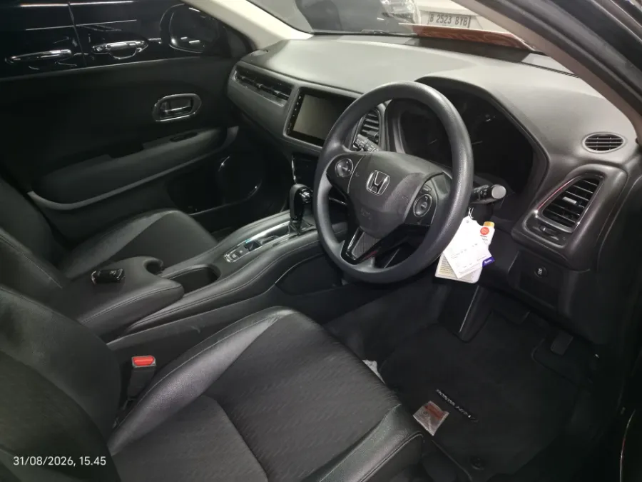 Foto Mobil Bekas Kabin Depan Honda HR-V 1.5 E tahun 2019