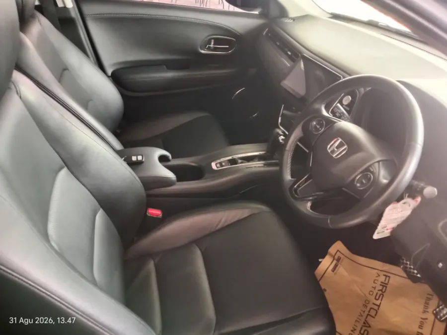 Foto Mobil Bekas Kabin Depan Honda HR-V 1.5 E tahun 2019