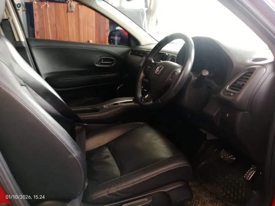 Foto Mobil Bekas Kabin Depan Honda HR-V 1.5 E tahun 2019