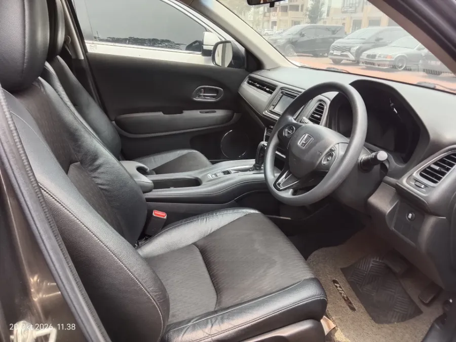 Foto Mobil Bekas Kabin Depan Honda HR-V 1.5 E tahun 2019