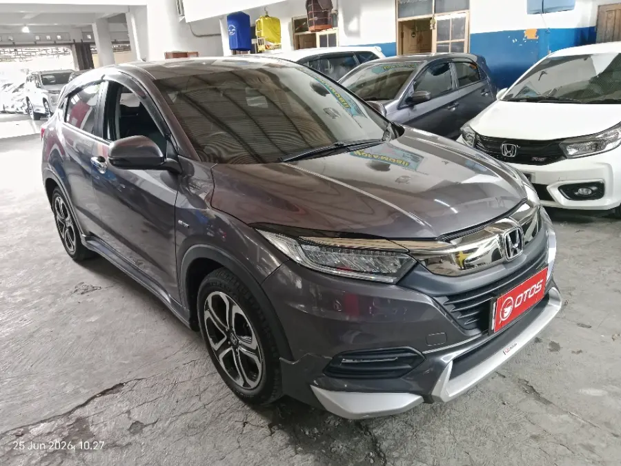 Foto Mobil Bekas Kanan Depan Honda HR-V 1.5 E tahun 2019